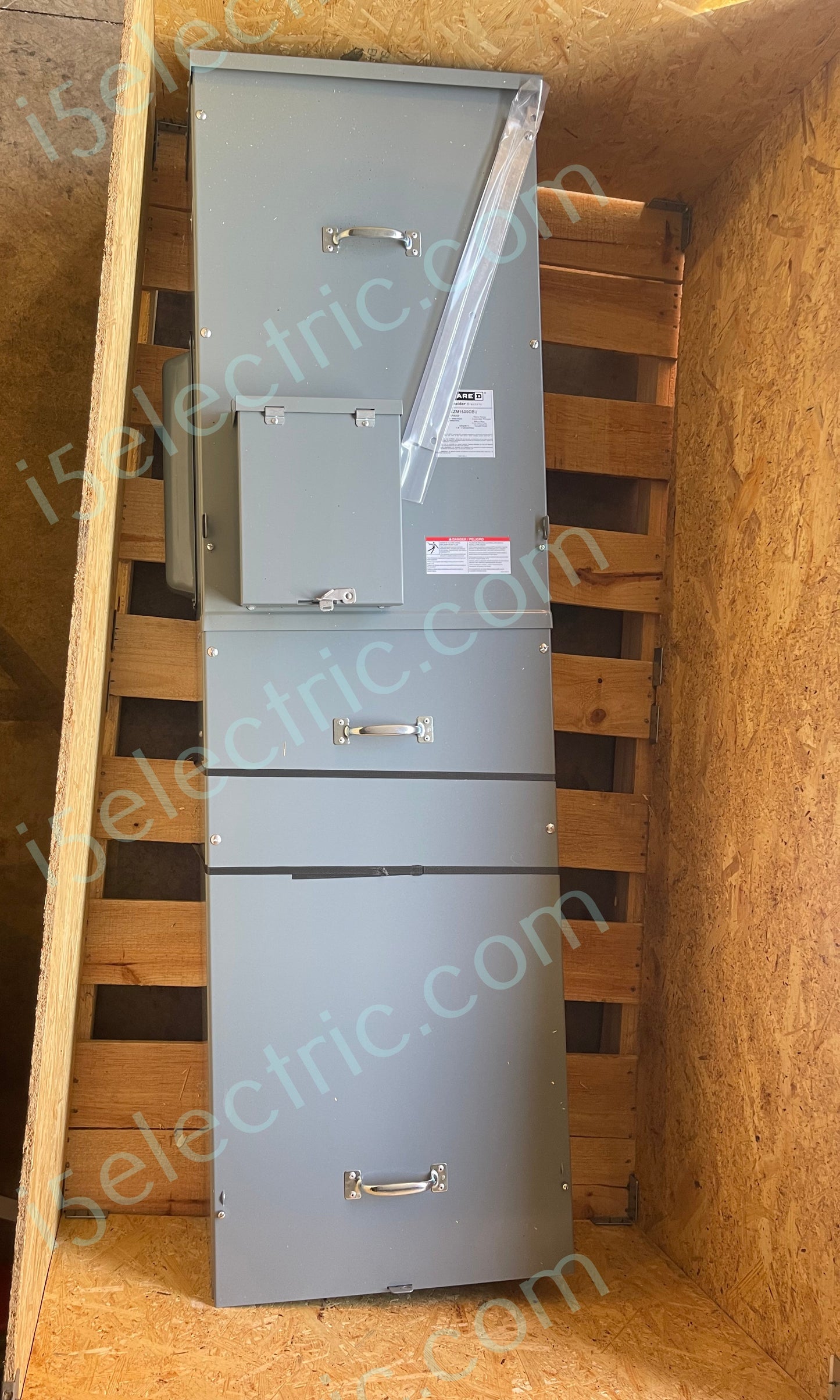 SQUARE D SCHNEIDER EZM1600CBU 600 AMP SINGLE PHASE EZM METER MAIN CIRCUIT BREAKER EUSERC