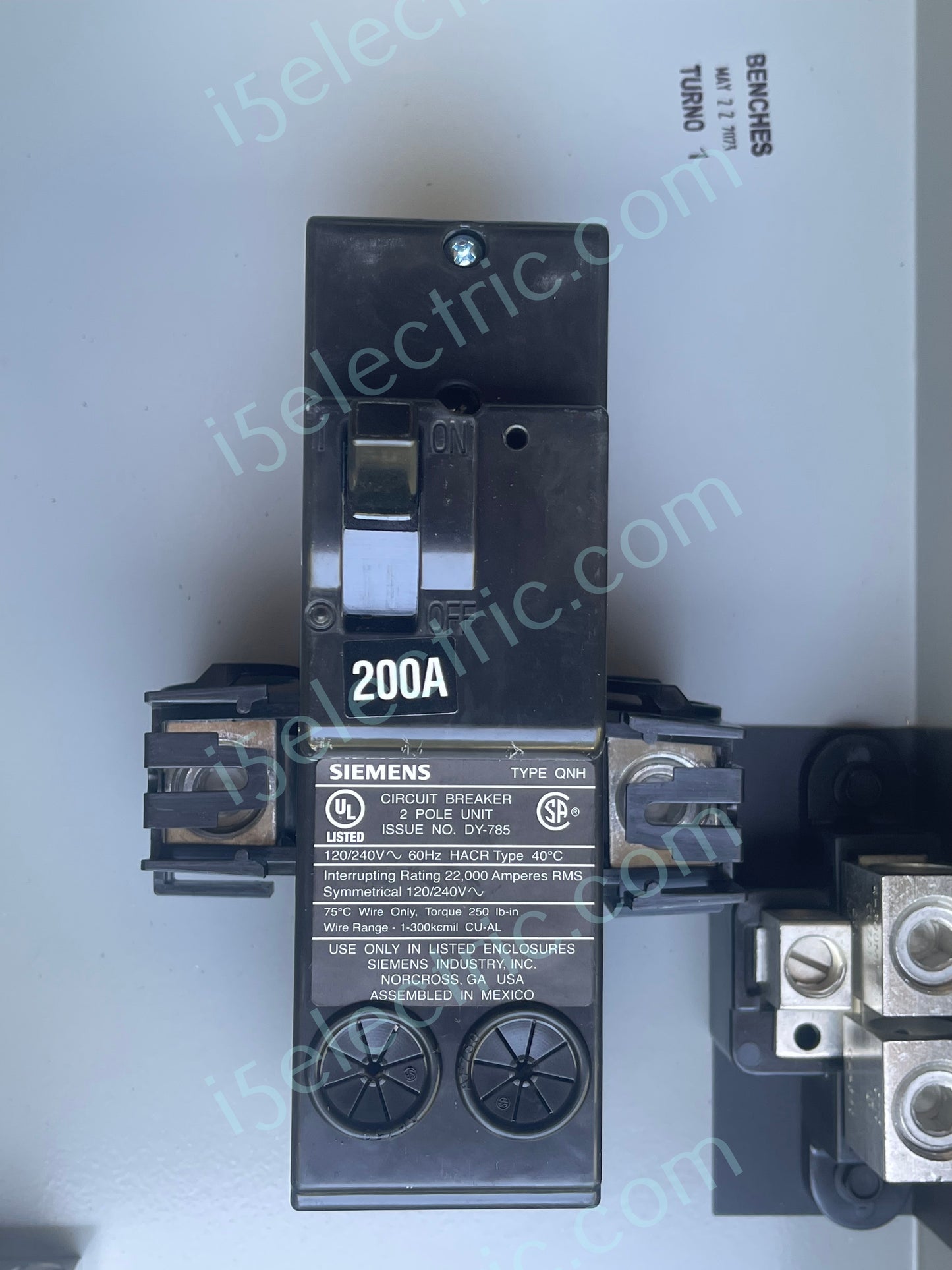 200 Amp Outdoor Main Breaker Panel / Service Disconnect Siemens W0202MB1200CU