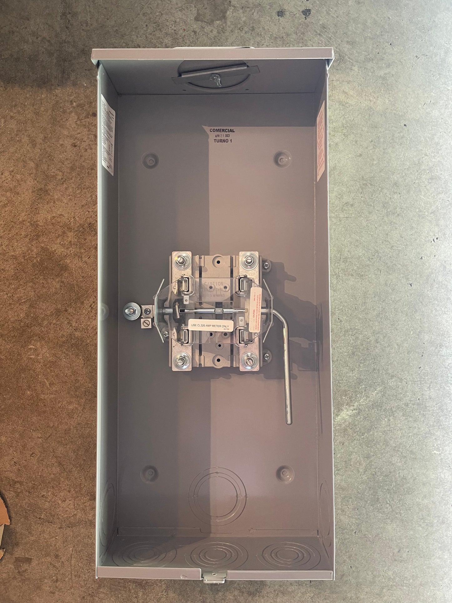 Siemens 400 / 320 Amp Meter Base / Socket Bundled w/ 2 200A Main Breakers / Discounnects